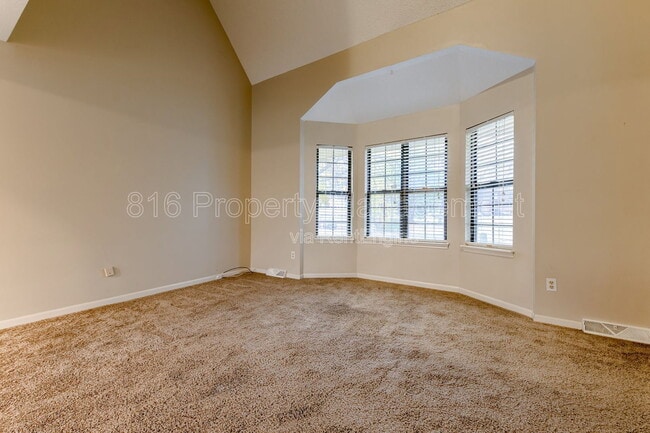 Building Photo - 164 SW Robin Rd