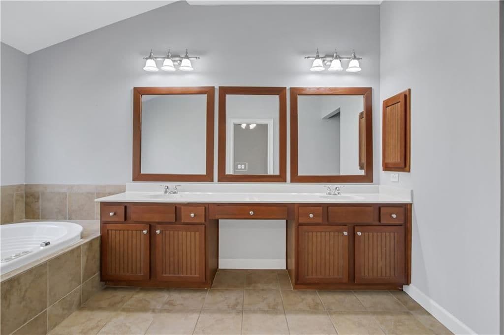 Building Photo - 3345qq Regent Pl SW