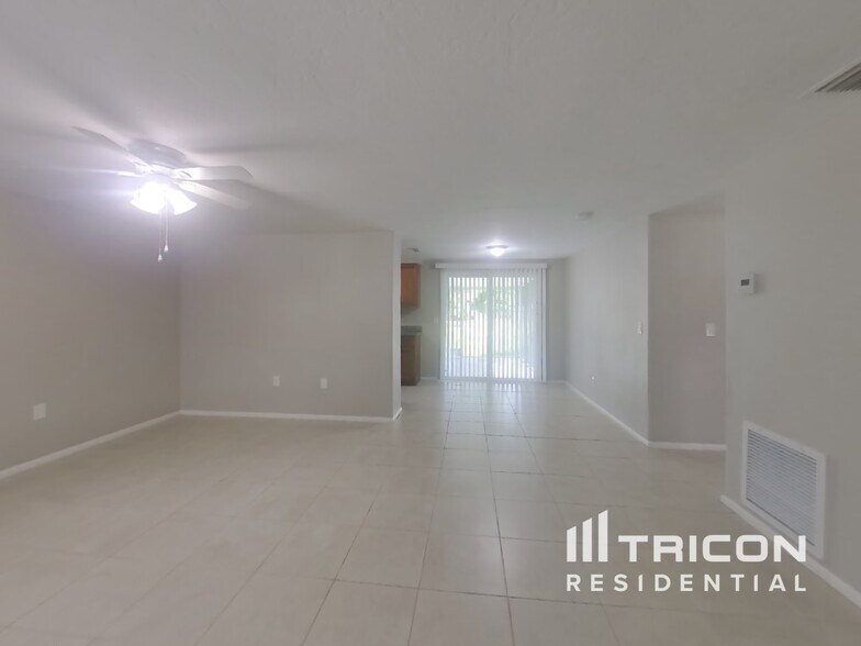 Building Photo - 3007 Bucida Dr