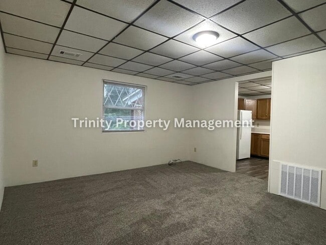 Building Photo - 738 1/2 Camden Pl