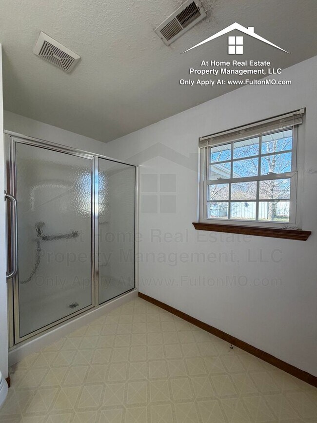 Building Photo - 1117-1119 Ashton Circle East