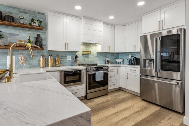 Building Photo - 145 S Shore Dr