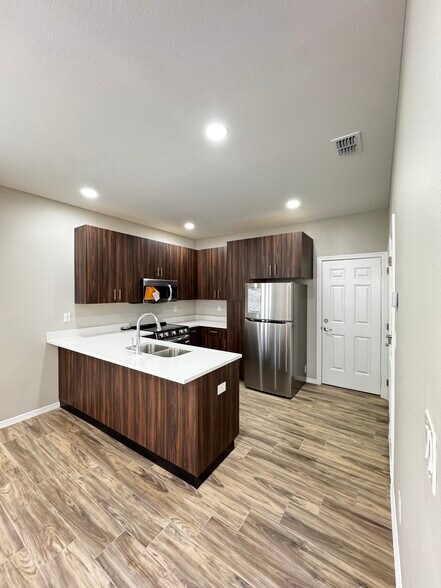 Building Photo - 4008 La Vista Ave