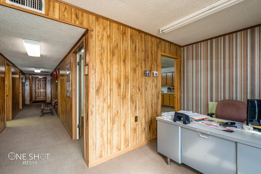 Building Photo - 216 Oak St