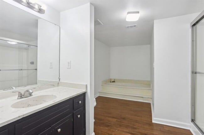 Building Photo - 49 Willow Glen NE