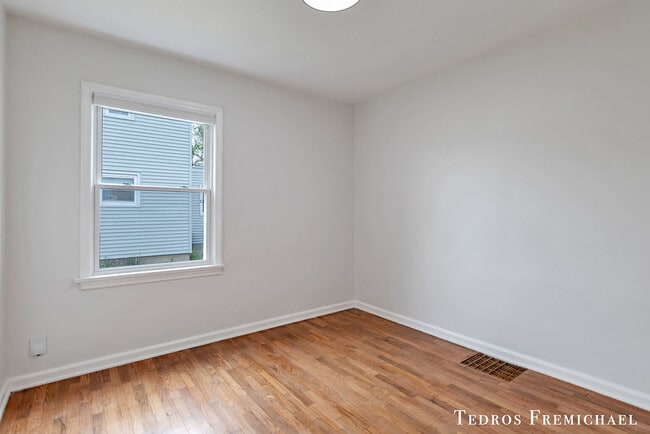 Building Photo - 1302 Griswold St SE