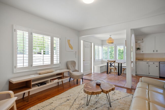 Building Photo - 80 Dominga Ave