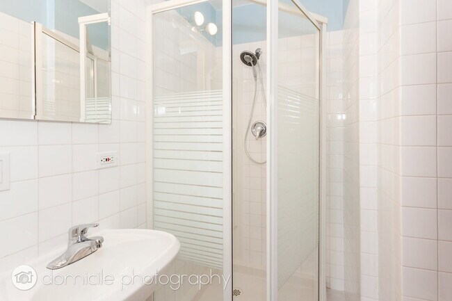 Building Photo - 2204 N Clybourn Ave