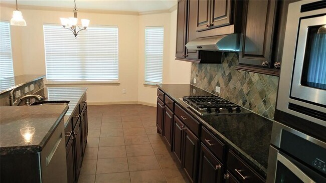 Building Photo - 11010 Sir Alex Dr