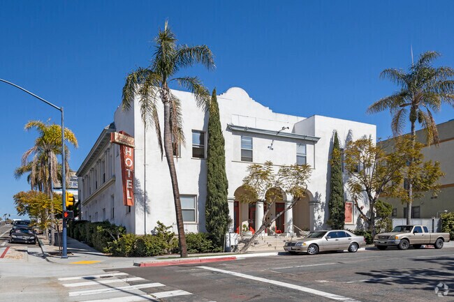 Building Photo - 410 Elm St