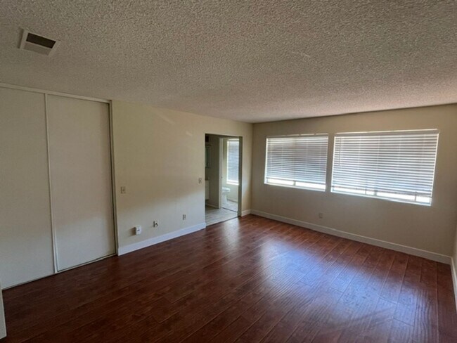 Building Photo - 15377 Bambi Ct