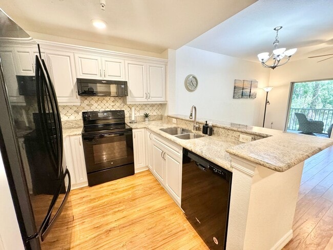 Building Photo - ** BOTANICAL PLACE ** 3 BED / 2 BATH - CON...