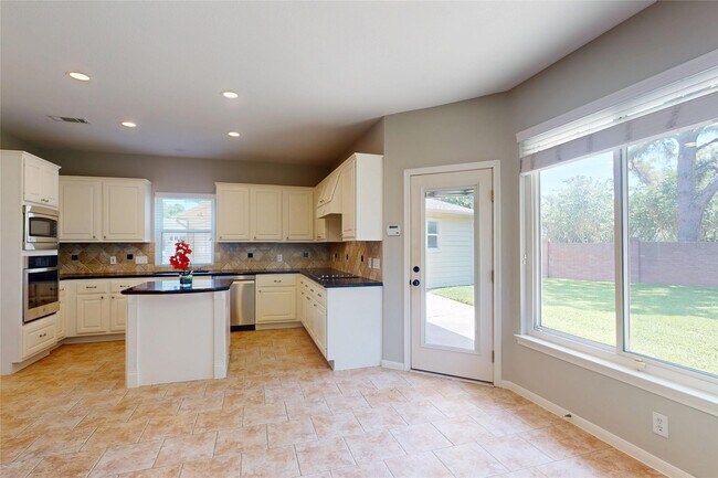 Building Photo - 23027 Lodgepoint Dr