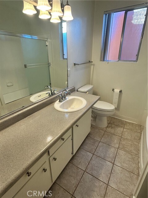 Building Photo - 504 S Ola Vista
