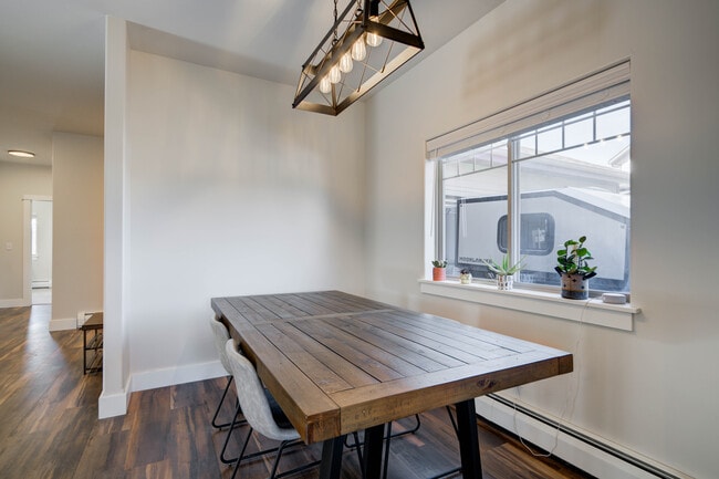 Building Photo - 32 E Clara Ct