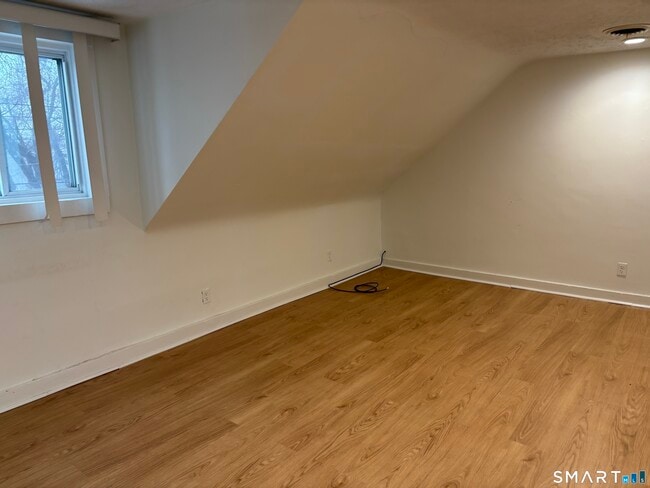 Building Photo - 14 Thill St