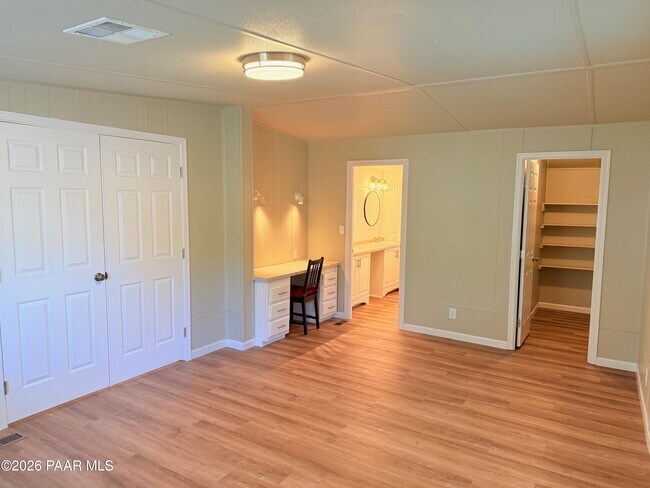 Building Photo - 8201 E Canyon Ln