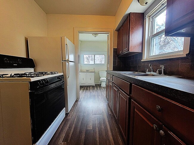 Building Photo - 588 Sanford Ave