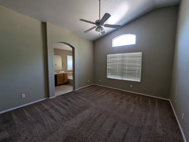 Building Photo - North Phoenix 3 bedroom with 2-car garage