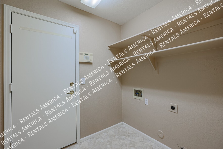 Building Photo - 263 E Ashurst Dr