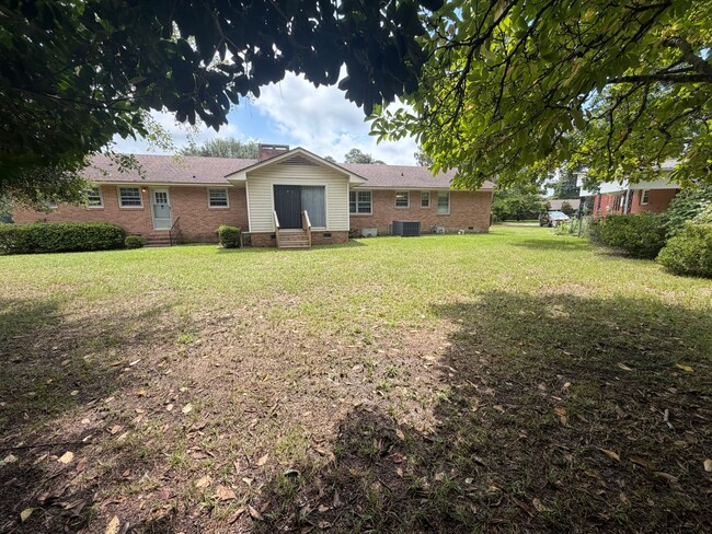 Building Photo - 215 Lesesne Dr