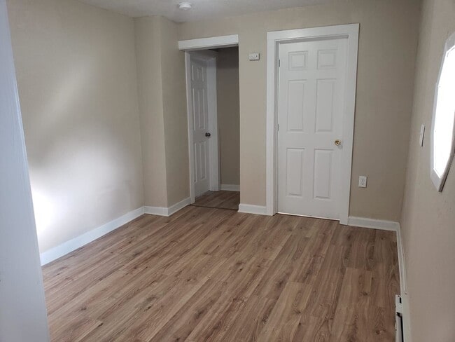 Building Photo - 1012 7th St E