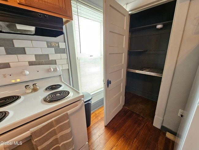 Building Photo - 51 Sacandaga Rd