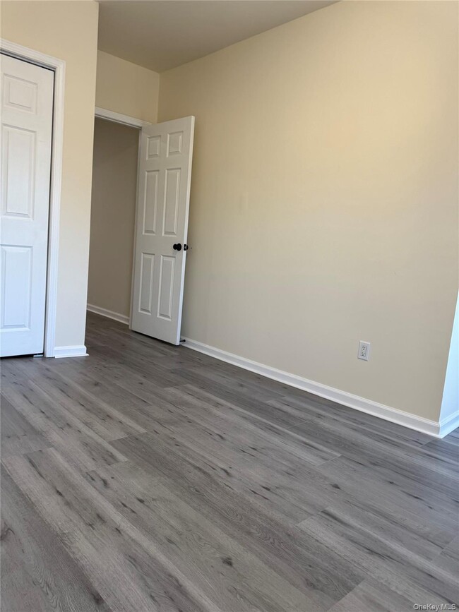 Building Photo - 167 Main St