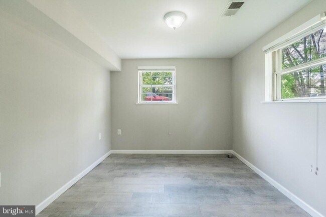 Building Photo - 724 N Argonne Ave