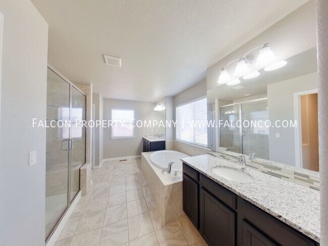 Building Photo - 5822 Thurber Dr