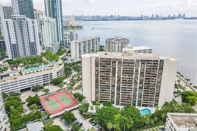 Building Photo - 1450 Brickell Bay Dr