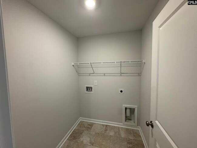Building Photo - 3062 Hallsdale Dr