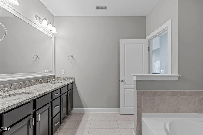 Building Photo - 633 Democracy St