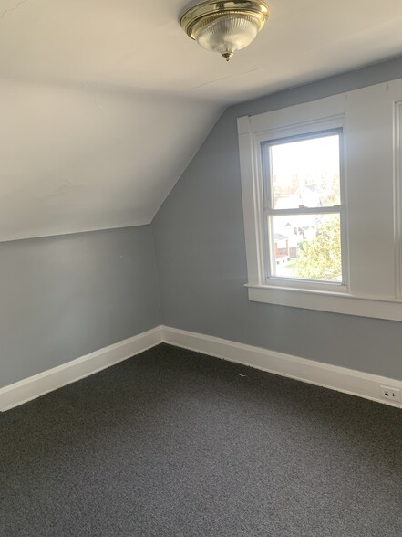 Building Photo - 2920 E Cold Spring Ln