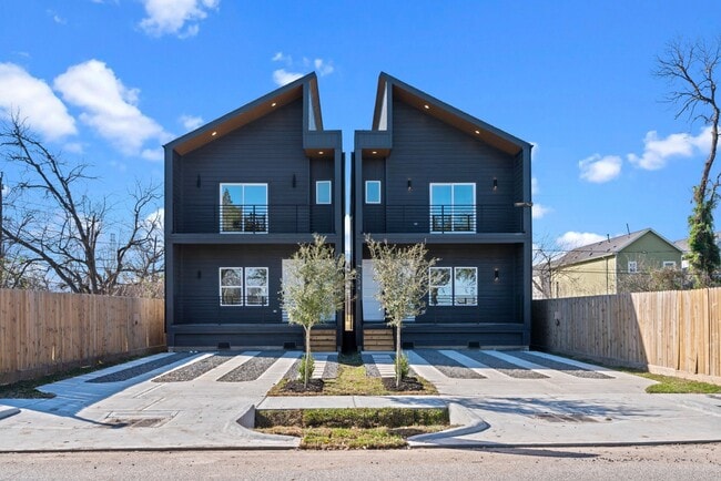 Building Photo - 234 E 39th St