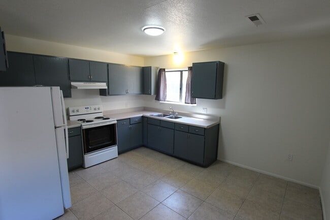 Building Photo - (594) 2905 N. Third Street Unit #3