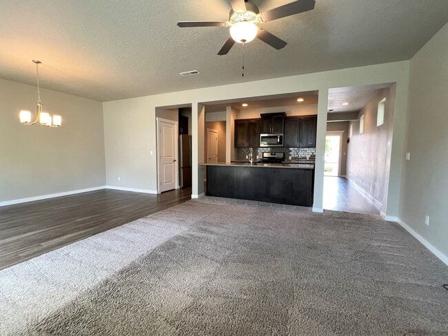 Building Photo - Beautiful 4 bed 2.5 bath Blackrock home in the Verado Subd just off N Locust Grove and Ustick Rd