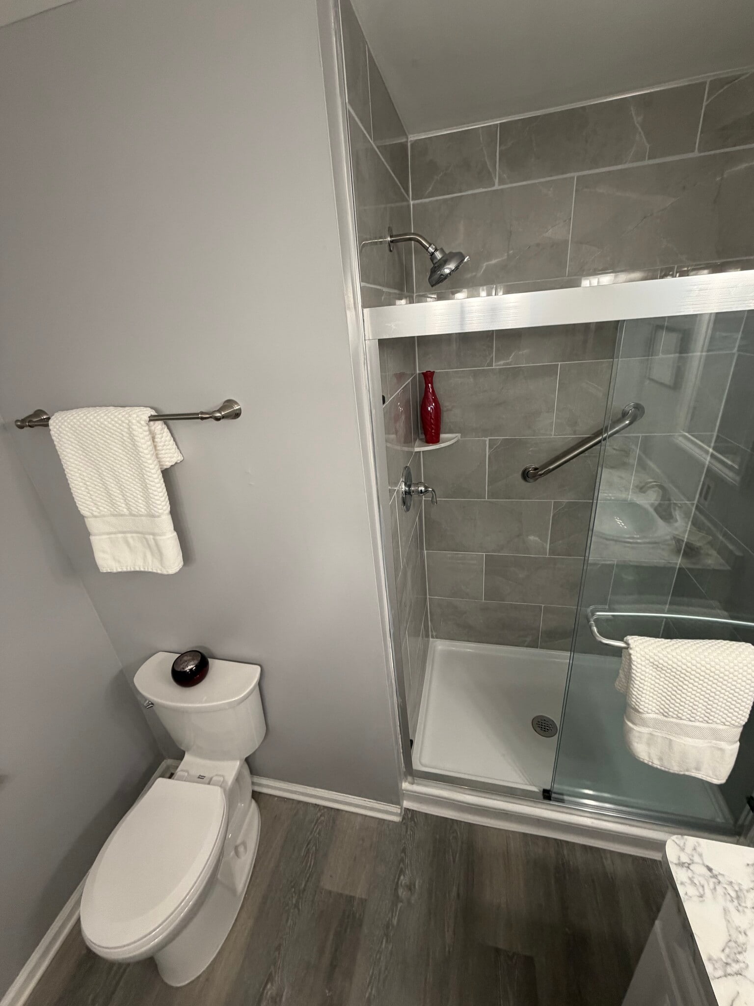 Main bathroom - 102 Stone Hurst Ct