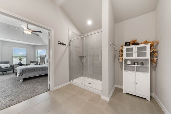 Building Photo - Stylish 3-Bed Home with Island Kitchen, Private Patio & Fenced Yard in Seguin