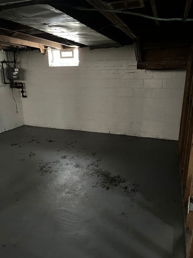 Building Photo - 3 bed/ 1 Bath