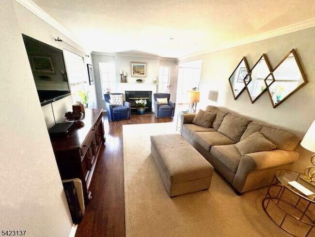 Building Photo - 247 Riveredge Dr