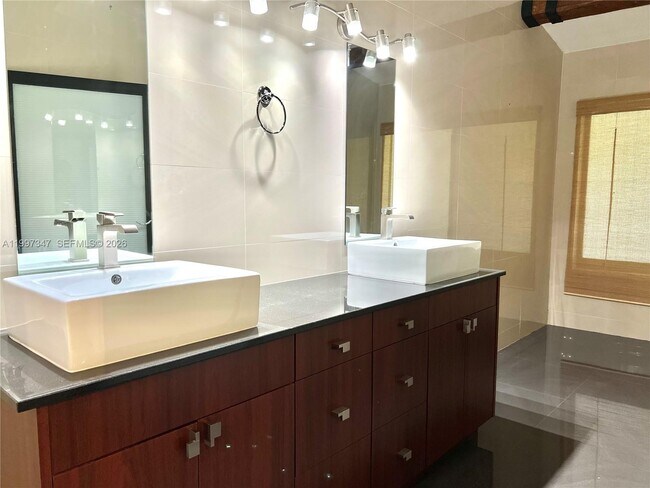 Building Photo - 9331 NW 48th Doral Terrace