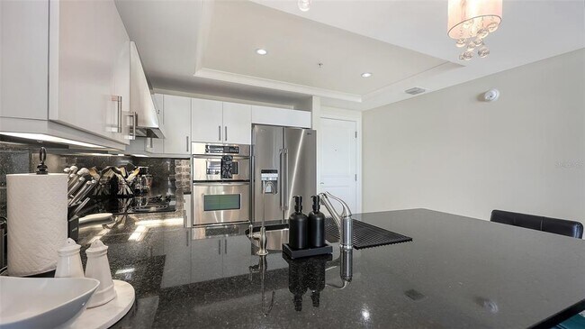 Building Photo - 1350 Main St