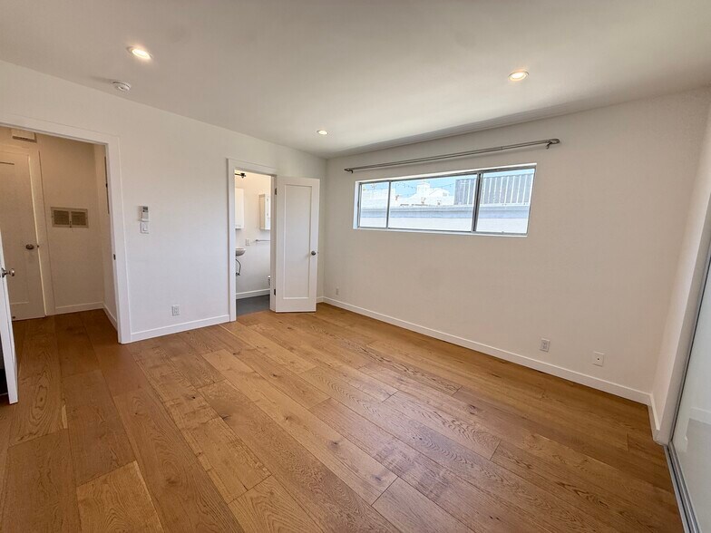 Building Photo - 515 Pier Ave