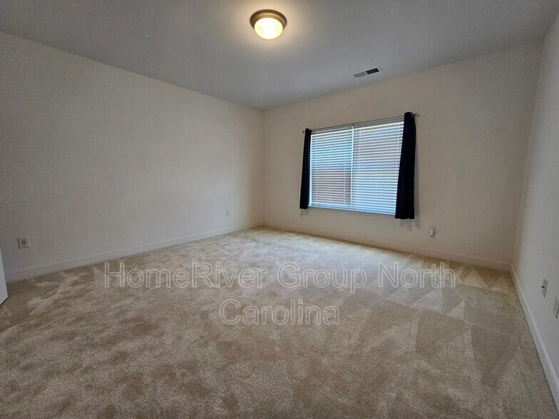 Building Photo - 607 Pompano Dr