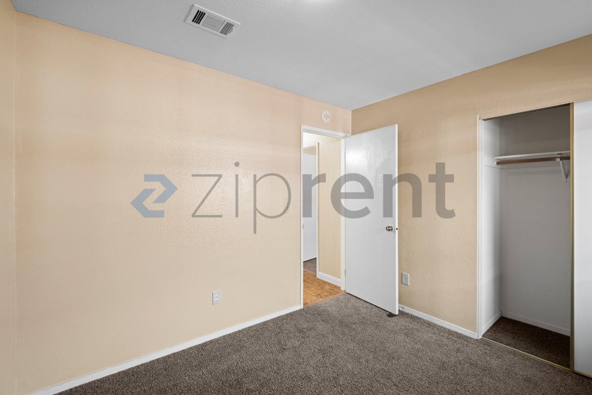 Building Photo - 1205 Silk Oak Dr