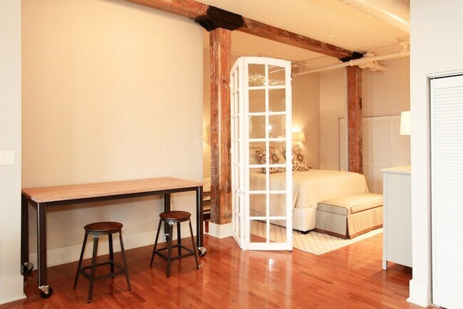 Building Photo - 418 S Gay St