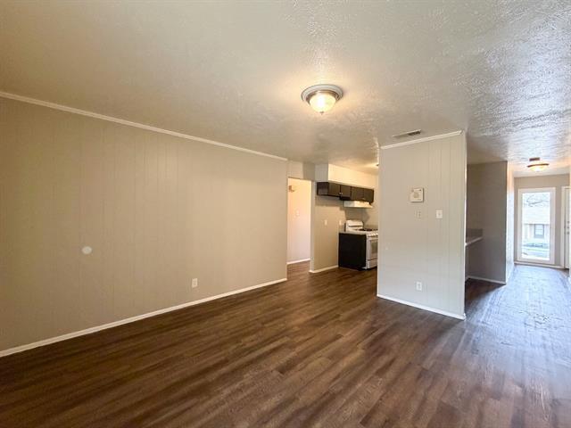 Building Photo - 304 Clary Dr