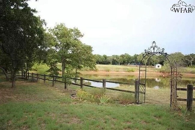 Building Photo - 126 Country Club Dr