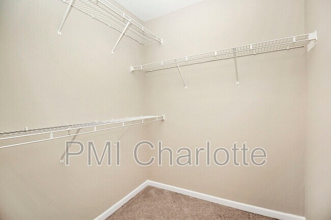 Building Photo - 2510 S Ridge Ave